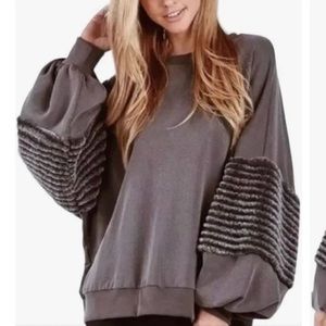 Gray Women's Top with Textured Sleeves O